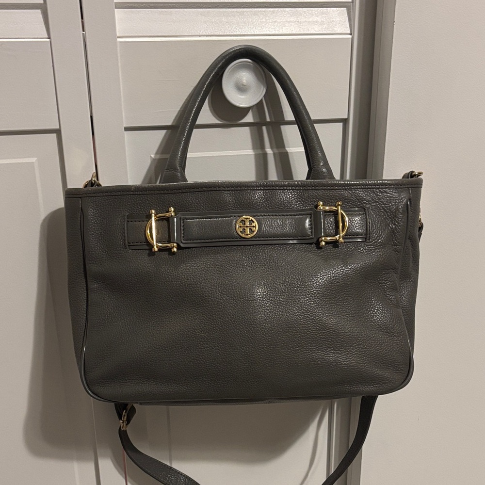 Tory Burch Jaden Horsebit Pebbled Leather Purse - Picture 13 of 16
